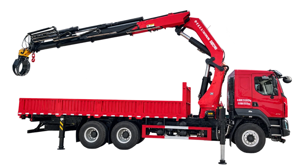 Camion-grue avec grappin