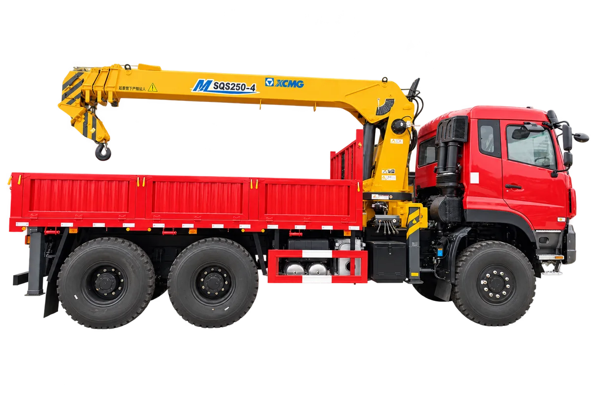 Camion-grue à châssis surélevé
