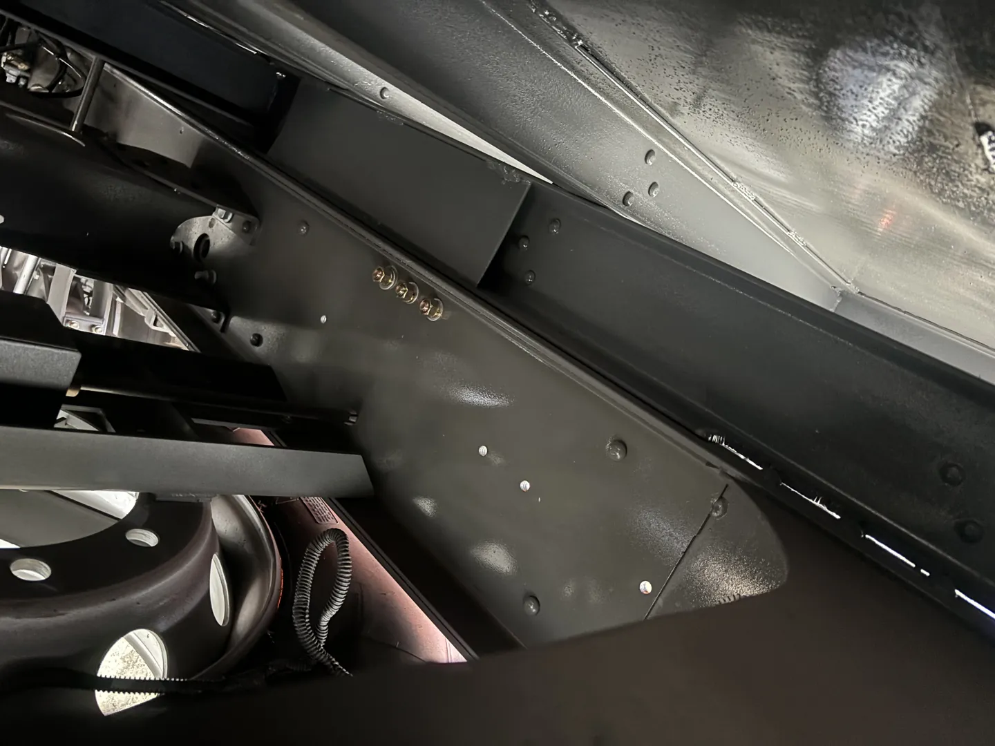Body and chassis connection