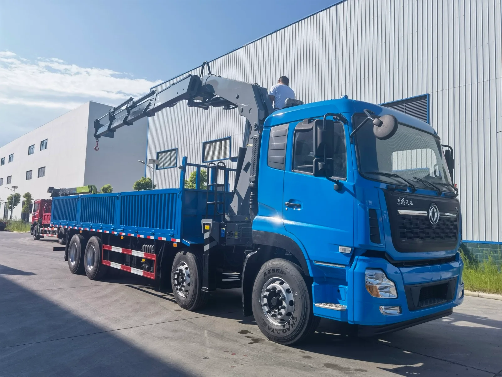 Folding-boom crane truck